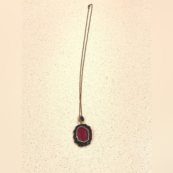 Elegant Gold and Red Pendant Necklace - Picture 1 of 2